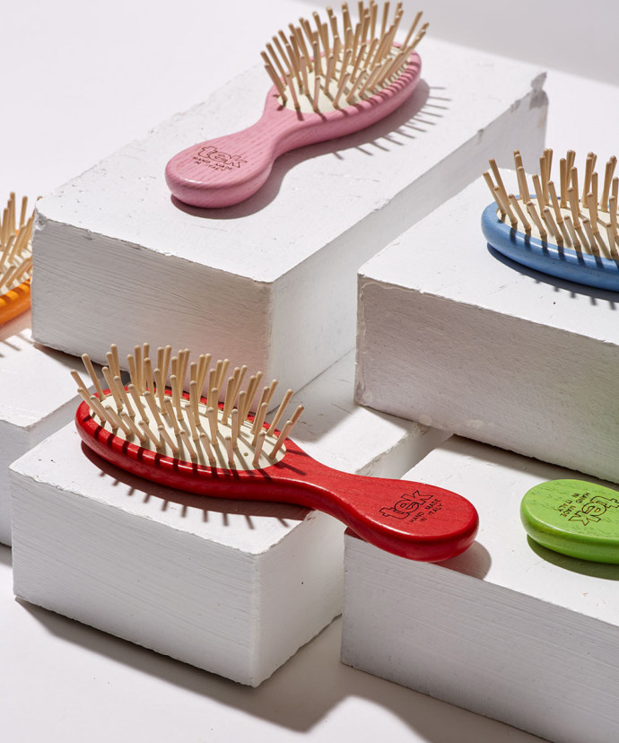 Mini Brosse en Frêne Colorée TEK Rose